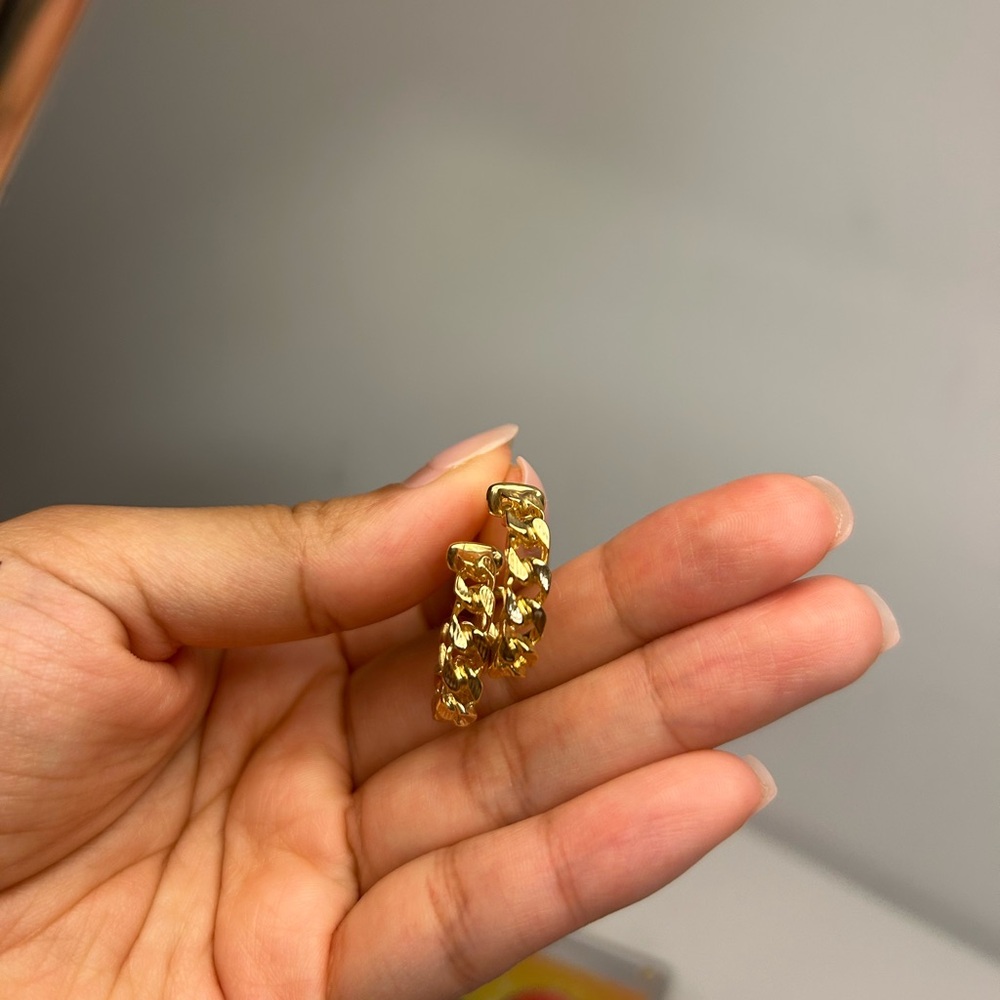 Cuban link earring in gold colour